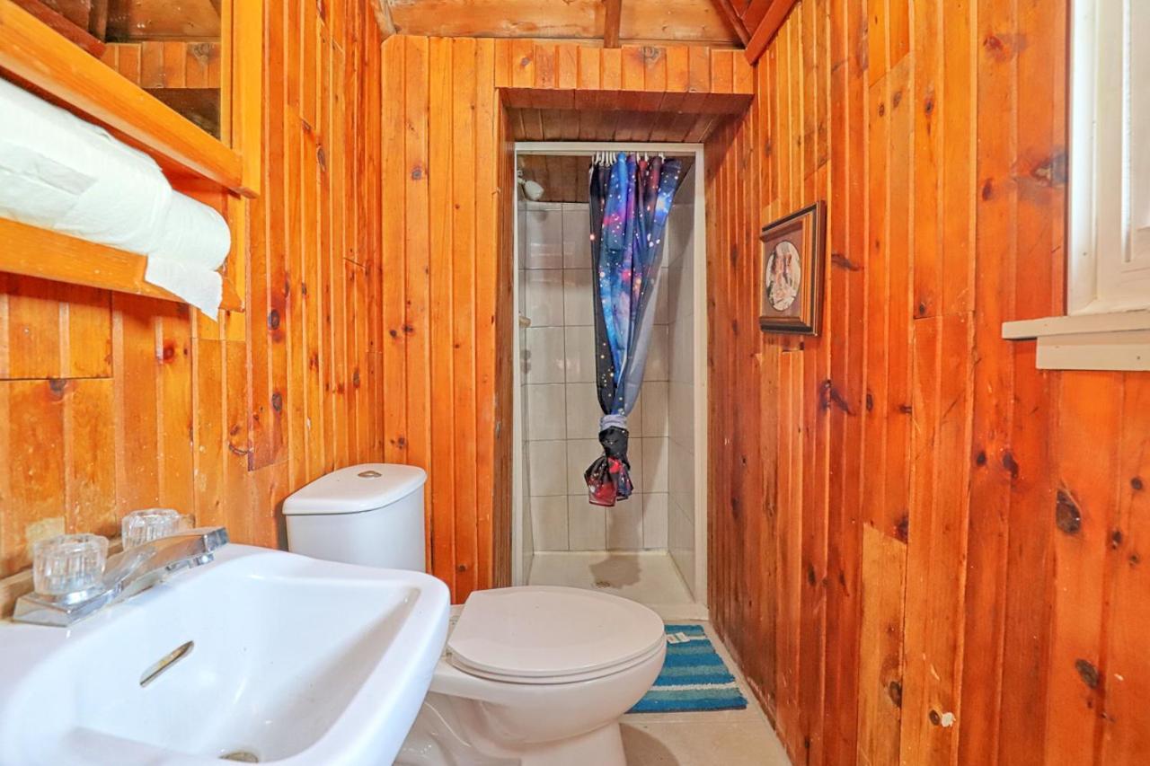 Fun Place With A Sandy Beach For Swimming, Boating, And Fishing, Featuring 3 Available Cabins Fenelon Falls Экстерьер фото