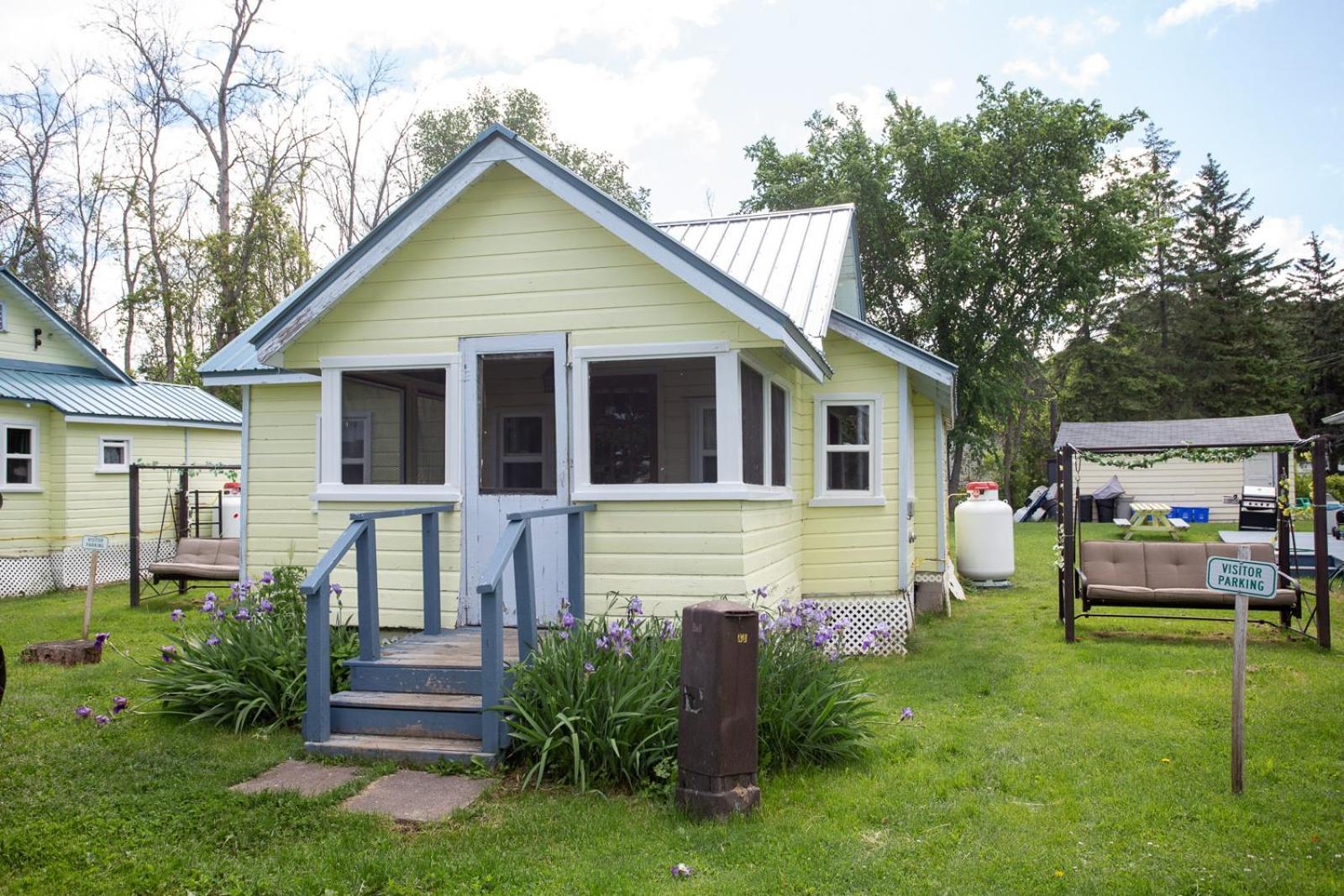 Fun Place With A Sandy Beach For Swimming, Boating, And Fishing, Featuring 3 Available Cabins Fenelon Falls Экстерьер фото
