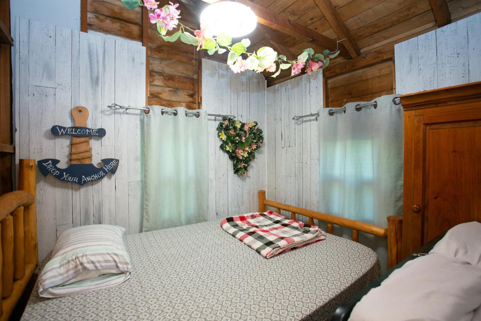 Fun Place With A Sandy Beach For Swimming, Boating, And Fishing, Featuring 3 Available Cabins Fenelon Falls Экстерьер фото