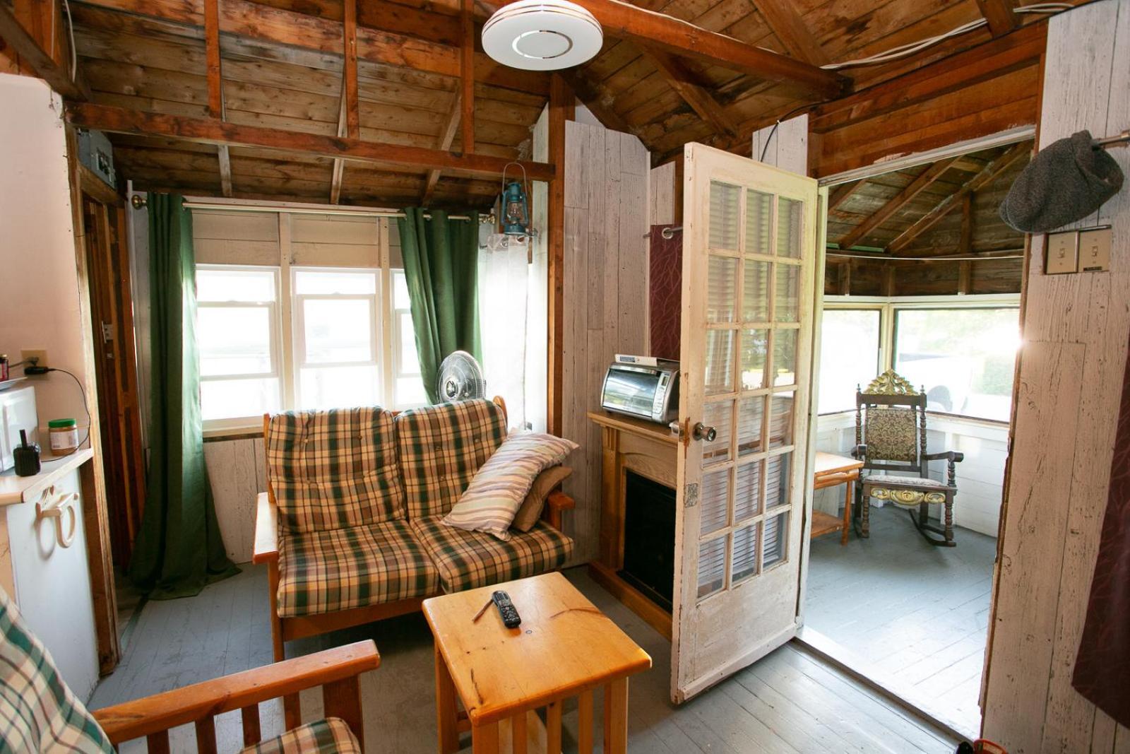 Fun Place With A Sandy Beach For Swimming, Boating, And Fishing, Featuring 3 Available Cabins Fenelon Falls Экстерьер фото