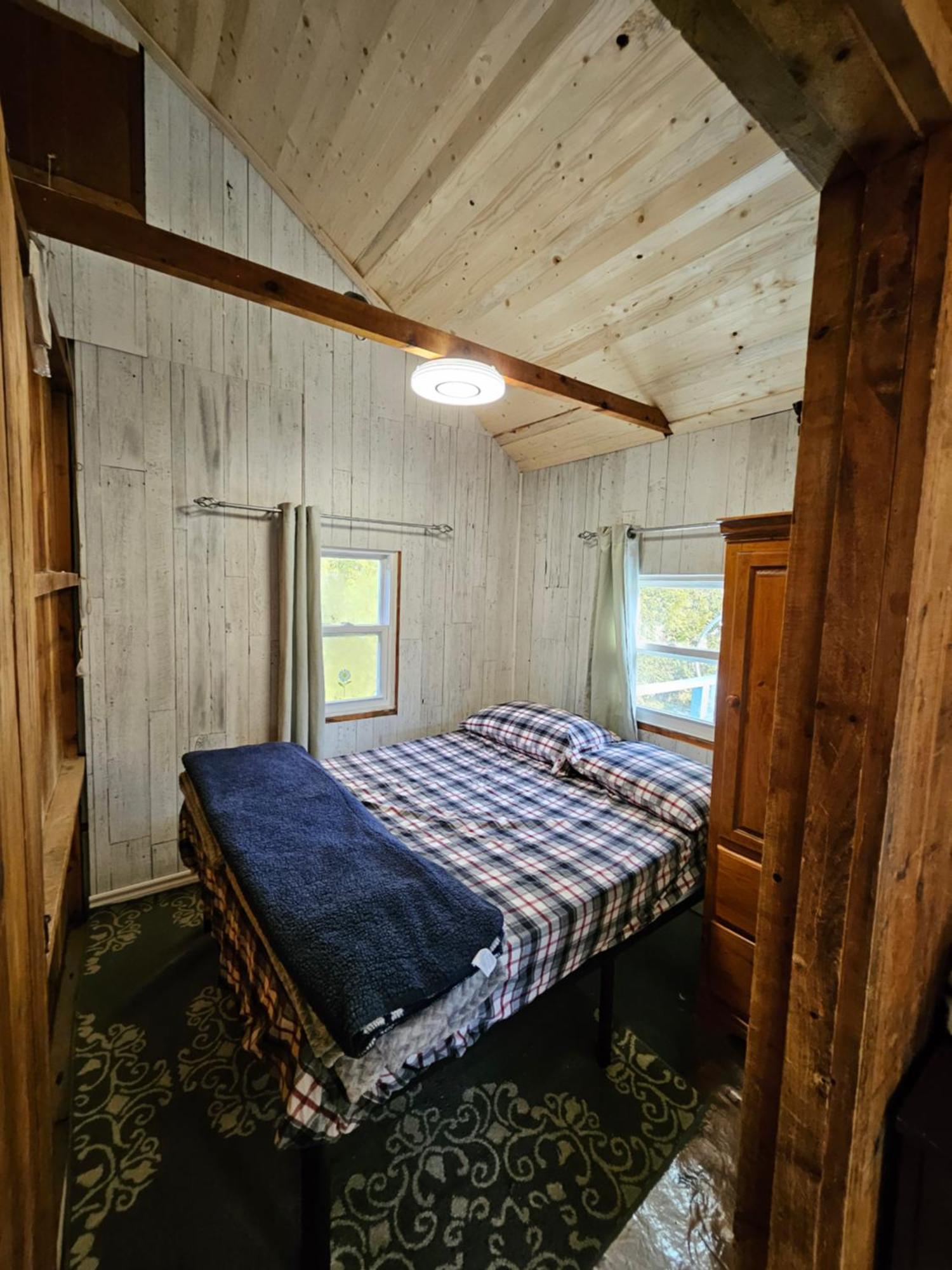 Fun Place With A Sandy Beach For Swimming, Boating, And Fishing, Featuring 3 Available Cabins Fenelon Falls Экстерьер фото