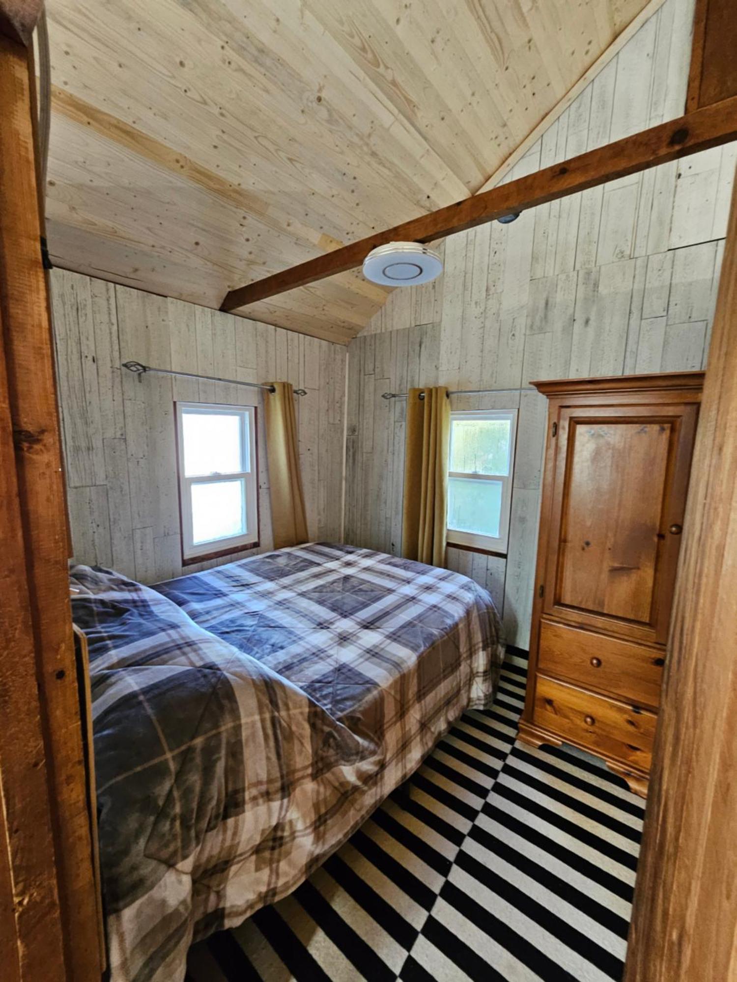 Fun Place With A Sandy Beach For Swimming, Boating, And Fishing, Featuring 3 Available Cabins Fenelon Falls Экстерьер фото